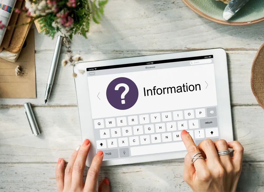 Looking up clear information about hypnotherapy on a tablet