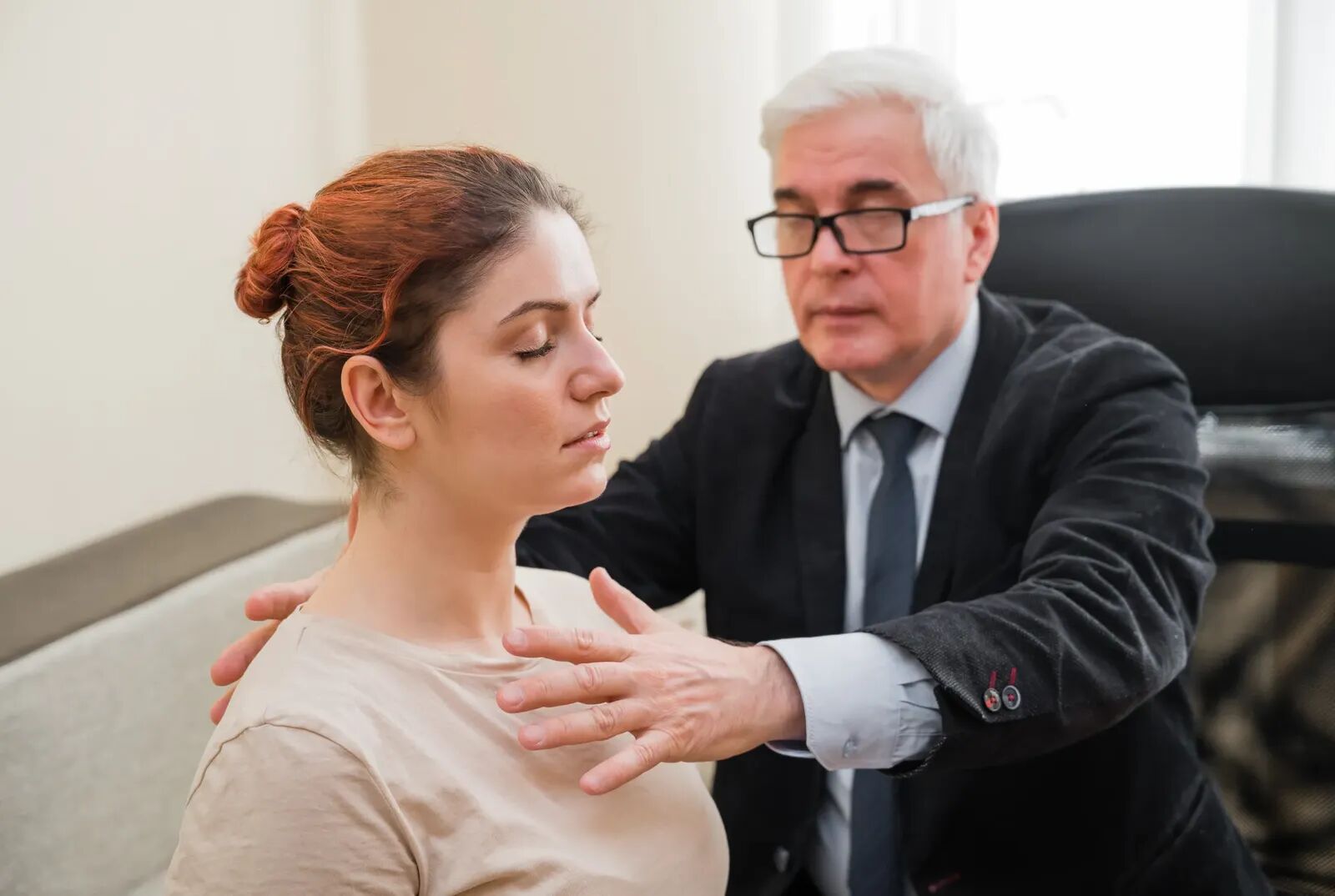 A practitioner and client seated together in conversation during a hypnotherapy session